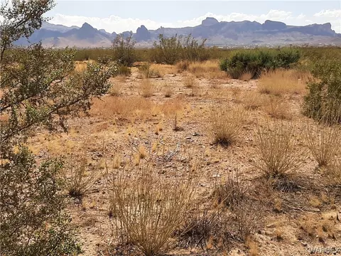 1789 S Mormon Flat Rd, Golden Valley, AZ 86413