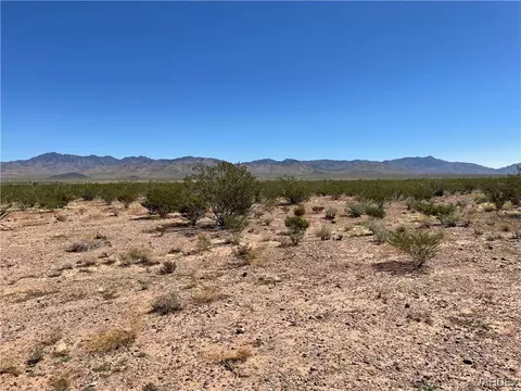 5 N Acres Bee Dr, Dolan Springs, AZ 86441