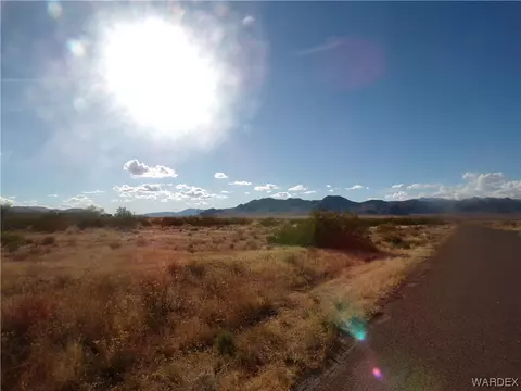 000 E Blacksmith Dr, Kingman, AZ 86409 photo 2