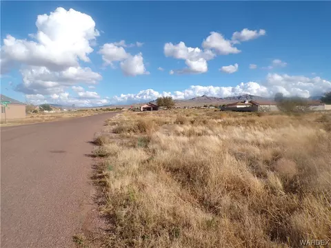 000 E Blacksmith Dr, Kingman, AZ 86409 photo 4