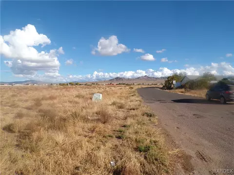 000 E Red Butte Dr, Kingman, AZ 86409 photo 3
