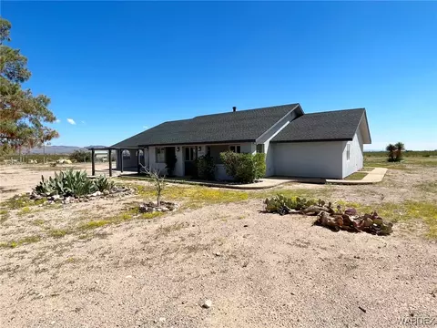7392 W Shipp Dr, Golden Valley, AZ 86413