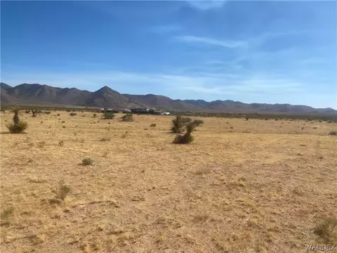 000 Hualapai Dr, Dolan Springs, AZ 86441