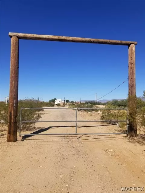 6885 W Chino Dr, Golden Valley, AZ 86413