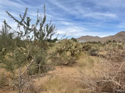 0 W Burro Dr, Golden Valley, AZ 86413
