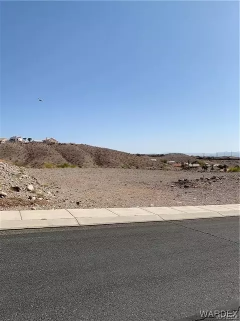 2894 Desert Heights Dr, Bullhead City, AZ 86429
