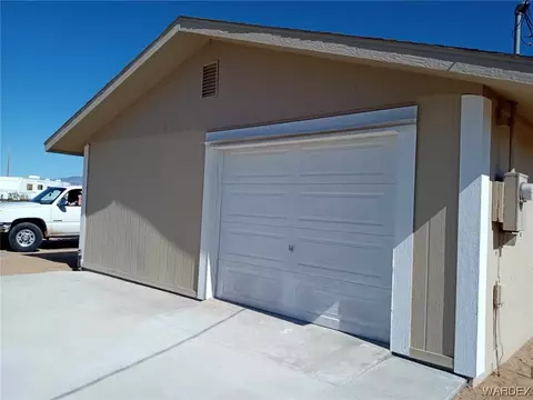 756 S Hoover Rd, Golden Valley, AZ 86413