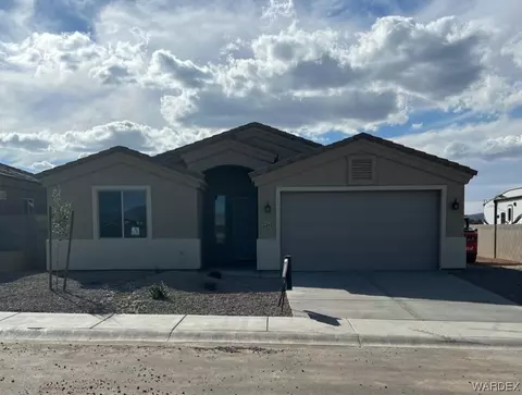 3343 Palmeras St, Kingman, AZ 86401