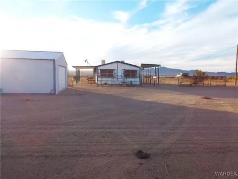 13565 N Caballaro Dr, Dolan Springs, AZ 86441