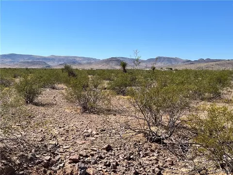 000 N Estrella, Golden Valley, AZ 86413