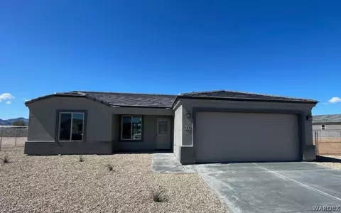 489 S Santa Rosalia Bay Bay, Golden Valley, AZ 86413