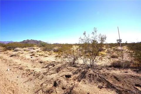 000 E Arroyo Rd, Yucca, AZ 86438