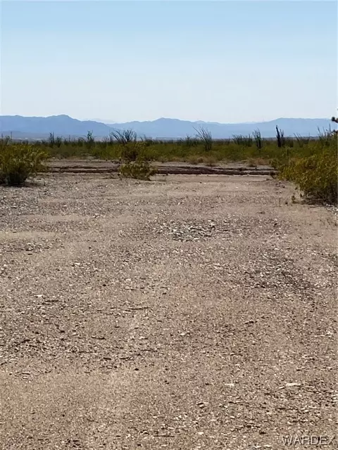 16202 S Kickapoo Dr, Yucca, AZ 86438 photo 8