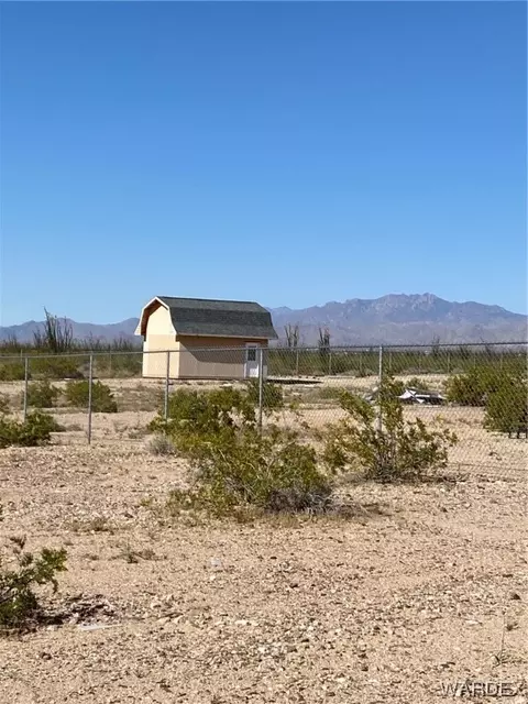16202 S Kickapoo Dr, Yucca, AZ 86438 photo 2