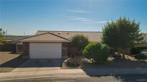 2460 E Saguaro Dr, Mohave Valley, AZ 86440