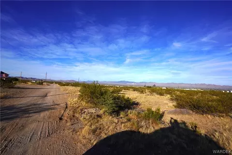 000 S Don Luis Rd, Golden Valley, AZ 86413