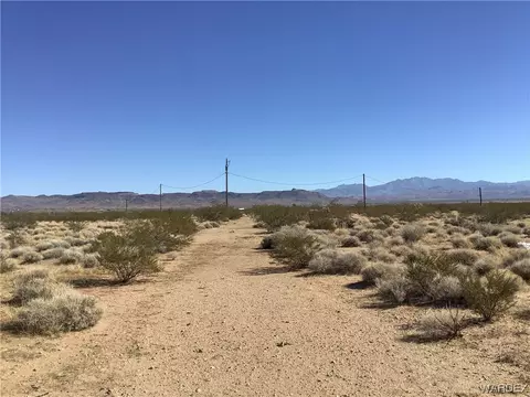 1724 S Colorado Rd, Golden Valley, AZ 86413