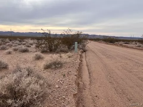 11041 W Indian Peak Dr, White Hills, AZ 86445