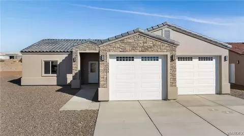 2233 E Hammer Ln, Fort Mohave, AZ 86426