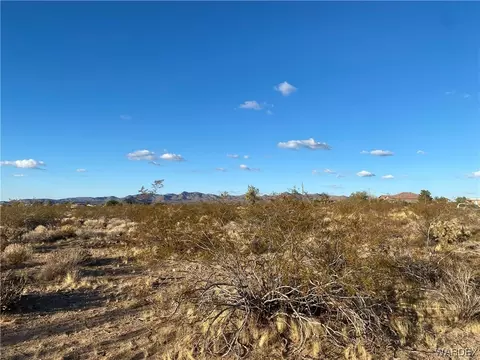 000 Eureka Dr, Dolan Springs, AZ 86441