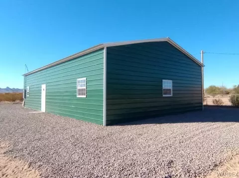 724 S Mormon Flt, Golden Valley, AZ 86413