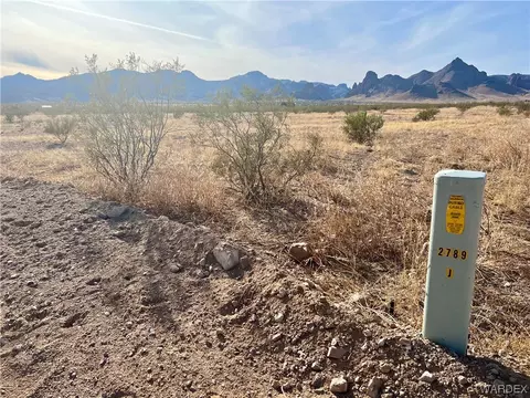 2821 S Jade Rd, Golden Valley, AZ 86413