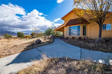Exterior - 10001 E Hwy 66, Hackberry, AZ 86411 photo 7 of 37