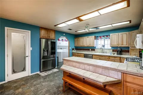 Kitchen - 10001 E Hwy 66, Hackberry, AZ 86411 photo 2 of 7