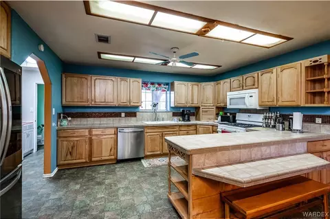 Exterior - 10001 E Hwy 66, Hackberry, AZ 86411 photo 13 of 37