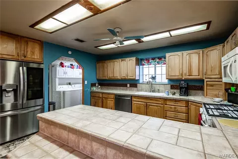 Kitchen - 10001 E Hwy 66, Hackberry, AZ 86411 photo 1 of 7