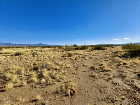 000 N Moenkopipalo Christi Dr, Golden Valley, AZ 86413