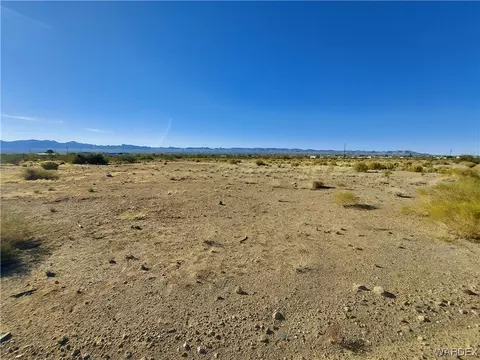 000 S Tooman Rd, Golden Valley, AZ 86413