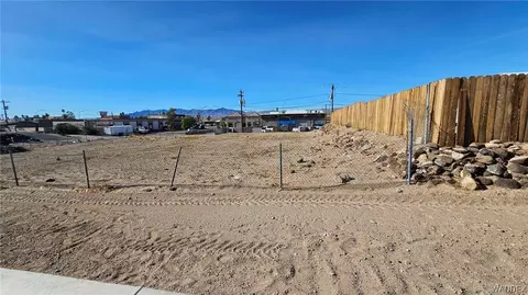 1697 Turquoise Rd, Bullhead City, AZ 86442