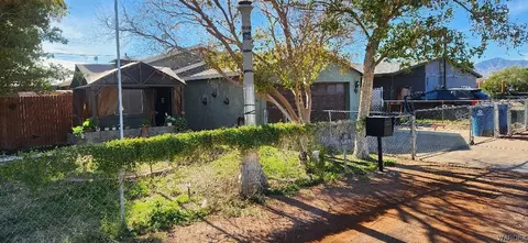 906 Safari Dr, Bullhead City, AZ 86442
