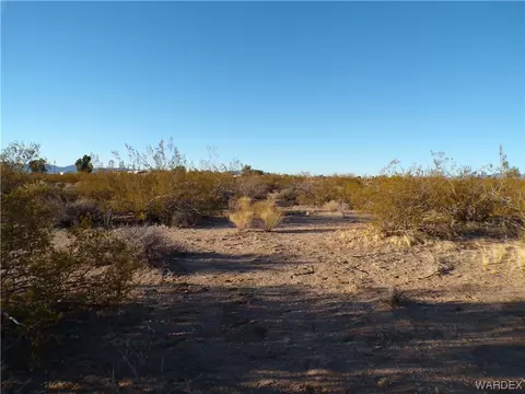 000 N Arivaca Rd, Golden Valley, AZ 86413