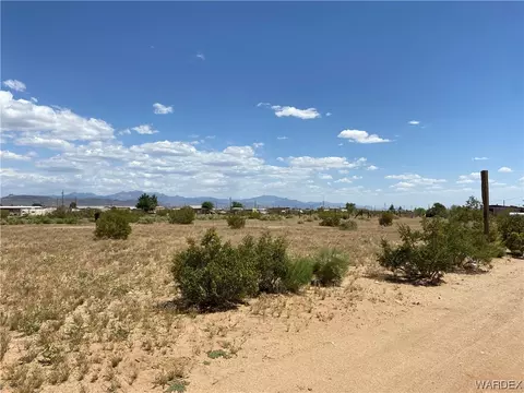 3692 N Glen Canyon Rd, Golden Valley, AZ 86413