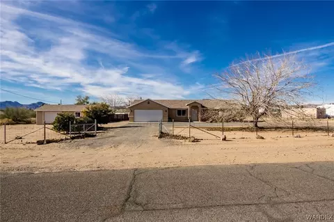 683 S Salt Rd, Golden Valley, AZ 86413