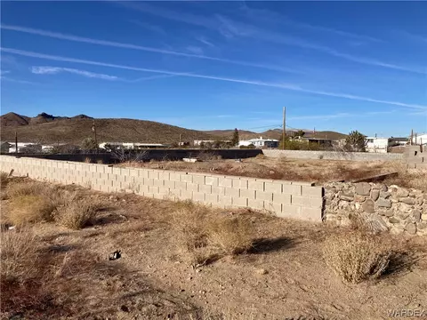 6945 W Cinch Dr, Dolan Springs, AZ 86441