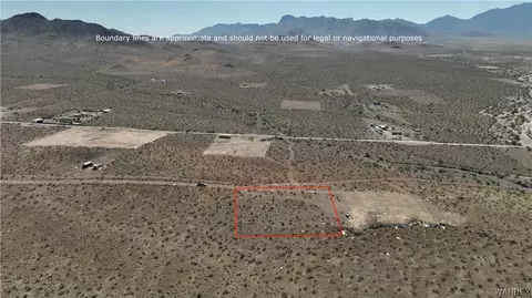 000 Daphne Dr, Dolan Springs, AZ 86441