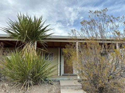 100 W Queen Tut Dr, Meadview, AZ 86444