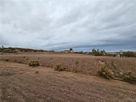 280 W Haystack Dr, Meadview, AZ 86444