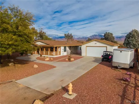 10736 S Paradise Trail Rd, Yucca, AZ 86438