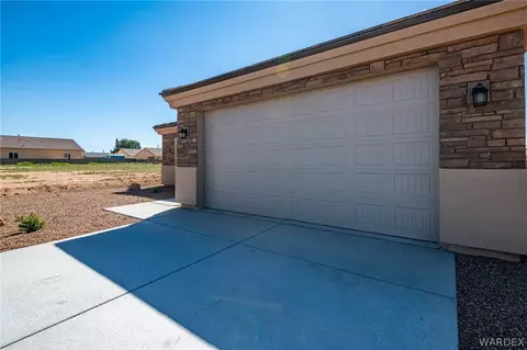 Exterior - 3387 N Apache St, Kingman, AZ 86401 photo 2 of 11
