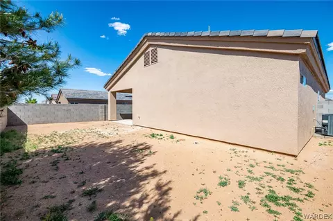 Exterior - 3387 N Apache St, Kingman, AZ 86401 photo 6 of 11