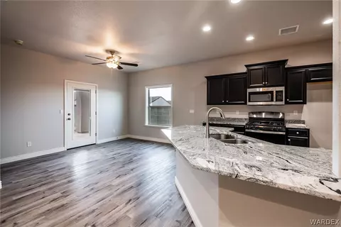 Kitchen - 3387 N Apache St, Kingman, AZ 86401 photo 3 of 4