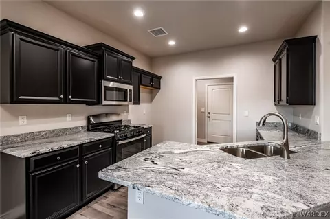 Kitchen - 3387 N Apache St, Kingman, AZ 86401 photo 1 of 4