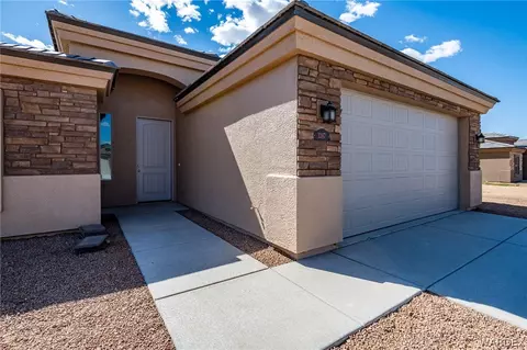 Exterior - 3387 N Apache St, Kingman, AZ 86401 photo 4 of 11