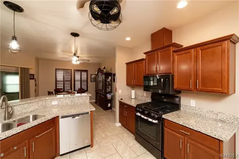 Kitchen - 3968 E Ames Ave, Kingman, AZ 86409 photo 4 of 5