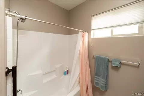 Bath - 3968 E Ames Ave, Kingman, AZ 86409 photo 2 of 3
