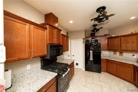 Kitchen - 3968 E Ames Ave, Kingman, AZ 86409 photo 2 of 5